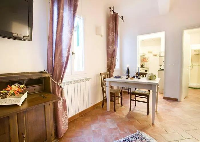 Ellen's Cozy Apartament *